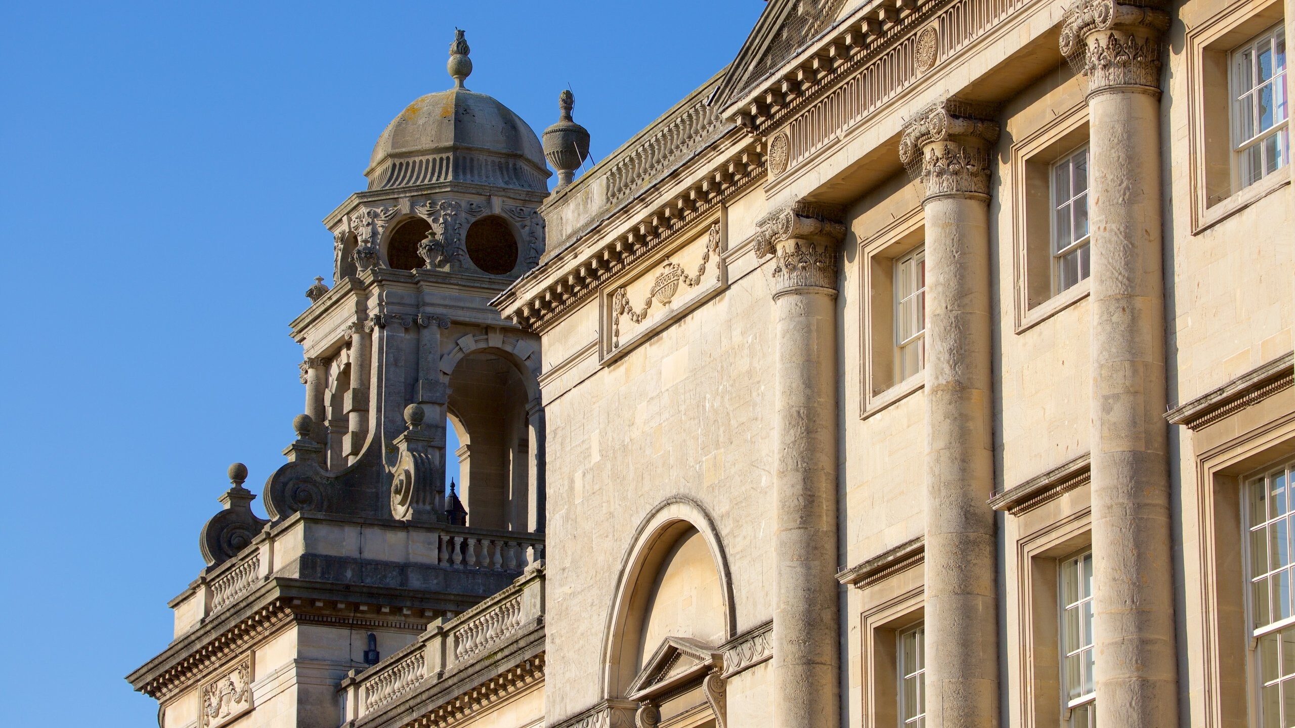Bath showing heritage architecture and an administrative buidling