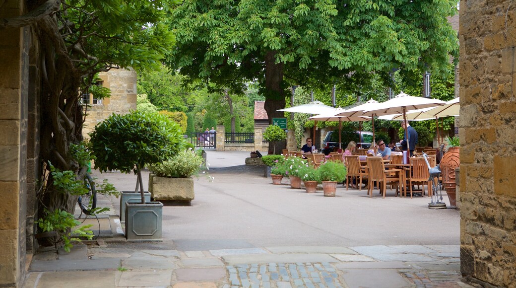 Broadway welches beinhaltet Essen im Freien und Straßenszenen