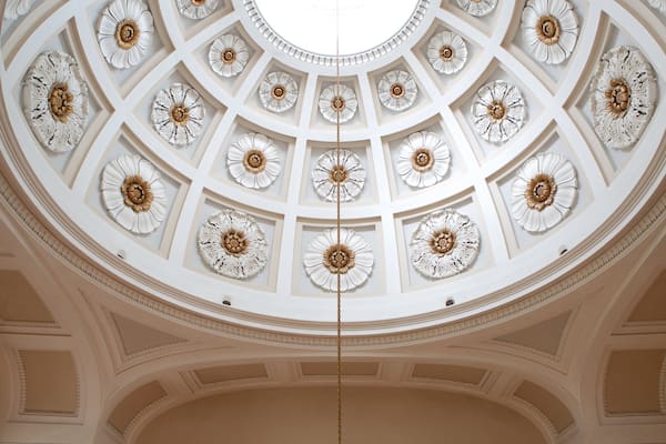 Pittville Pump Room qui includes scènes de théâtre et vues intérieures
