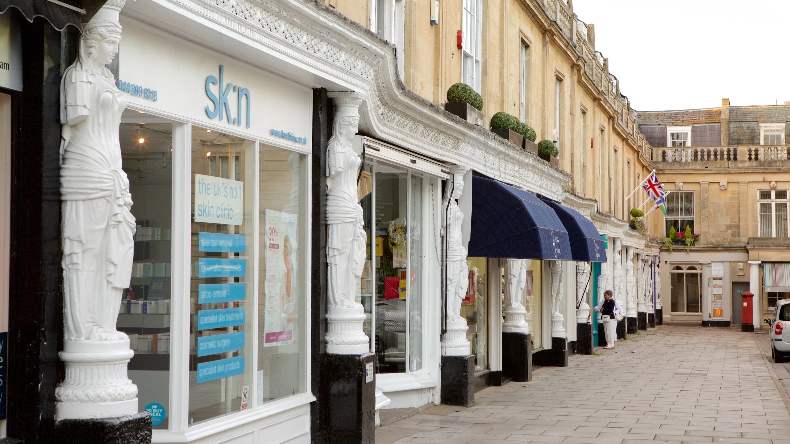 Cheltenham showing street scenes, shopping and heritage architecture