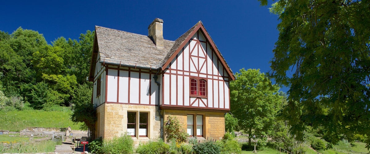 Chedworth Roman Villa johon kuuluu puisto ja talo
