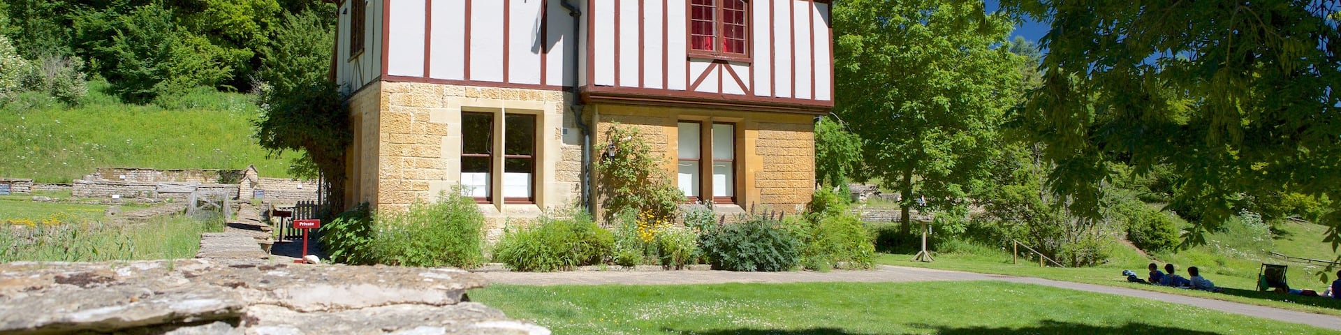 Chedworth Roman Villa mit einem Park und Haus