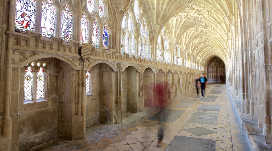 Gloucester Cathedral que inclui arquitetura de patrimônio, vistas internas e uma igreja ou catedral