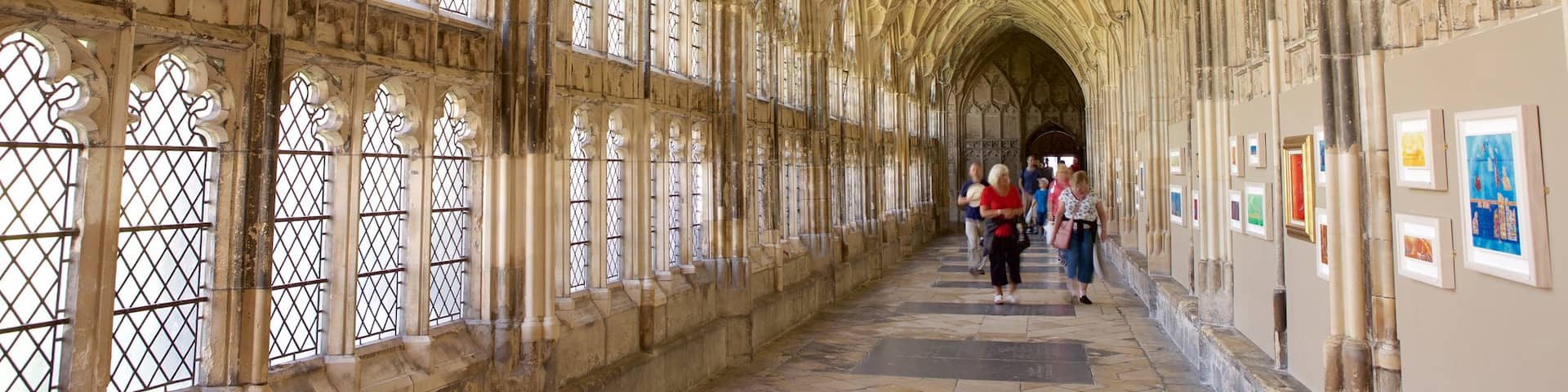 Gloucester Cathedral mit einem Innenansichten, historische Architektur und Kirche oder Kathedrale