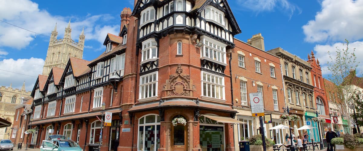 Gloucester showing street scenes, a city and heritage architecture