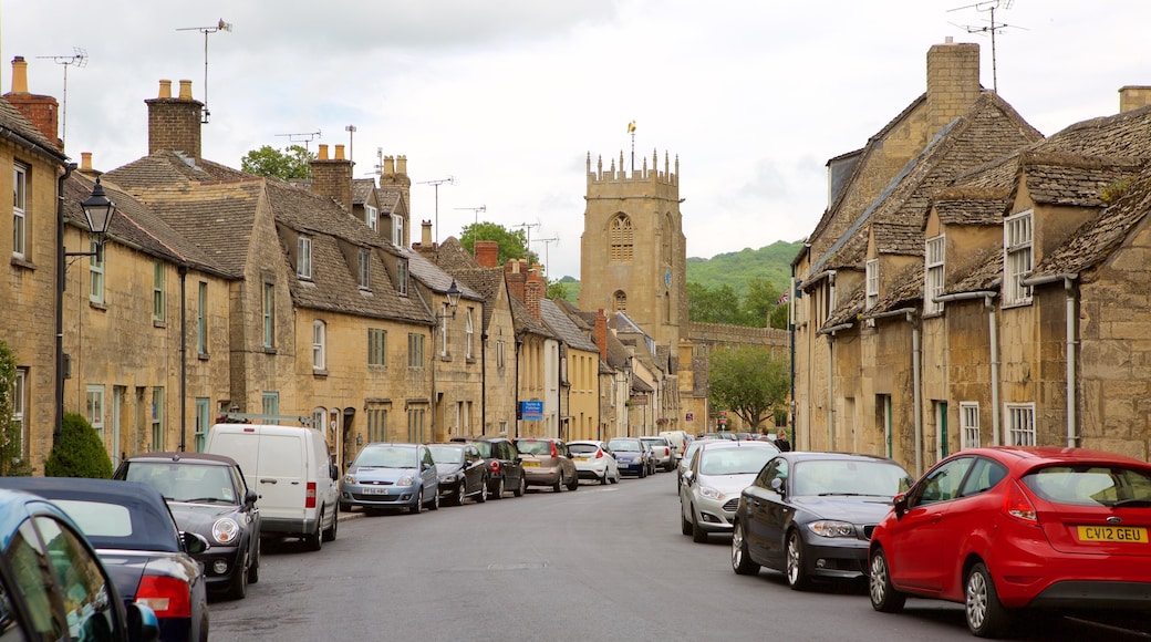 Winchcombe mostrando oggetti d\'epoca, piccola città o villaggio e strade