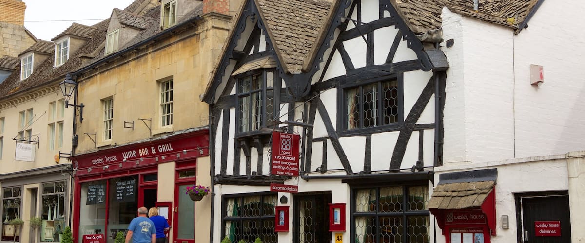 Winchcombe montrant bar, scènes de rue et patrimoine historique