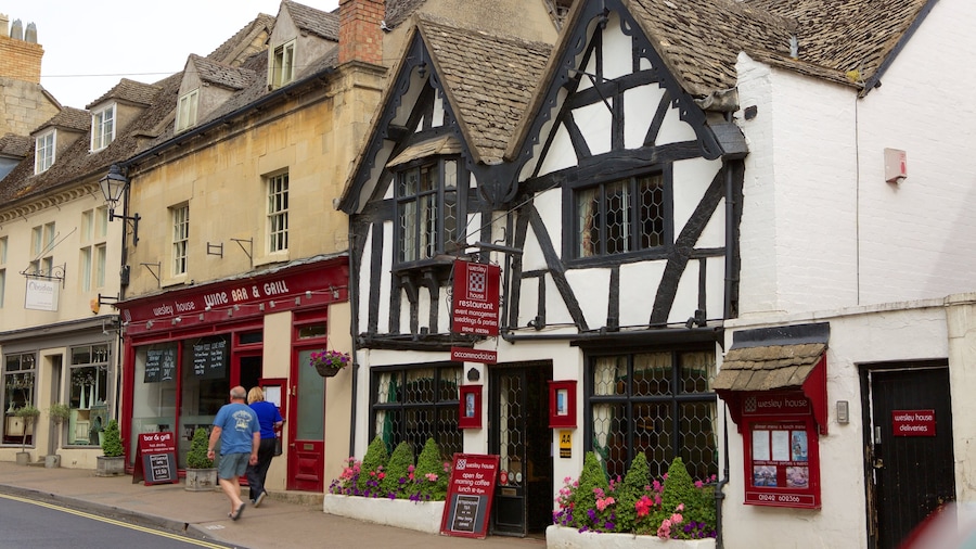 Winchcombe featuring a bar, heritage elements and street scenes