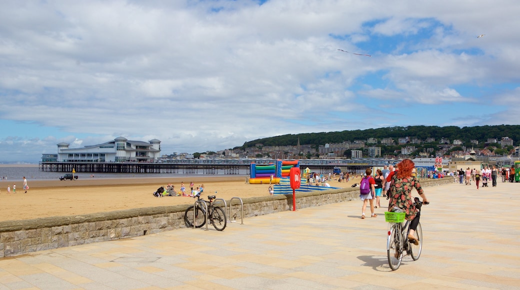 Weston-super-Mare mettant en vedette scènes de rue, ville côtière et plage de sable