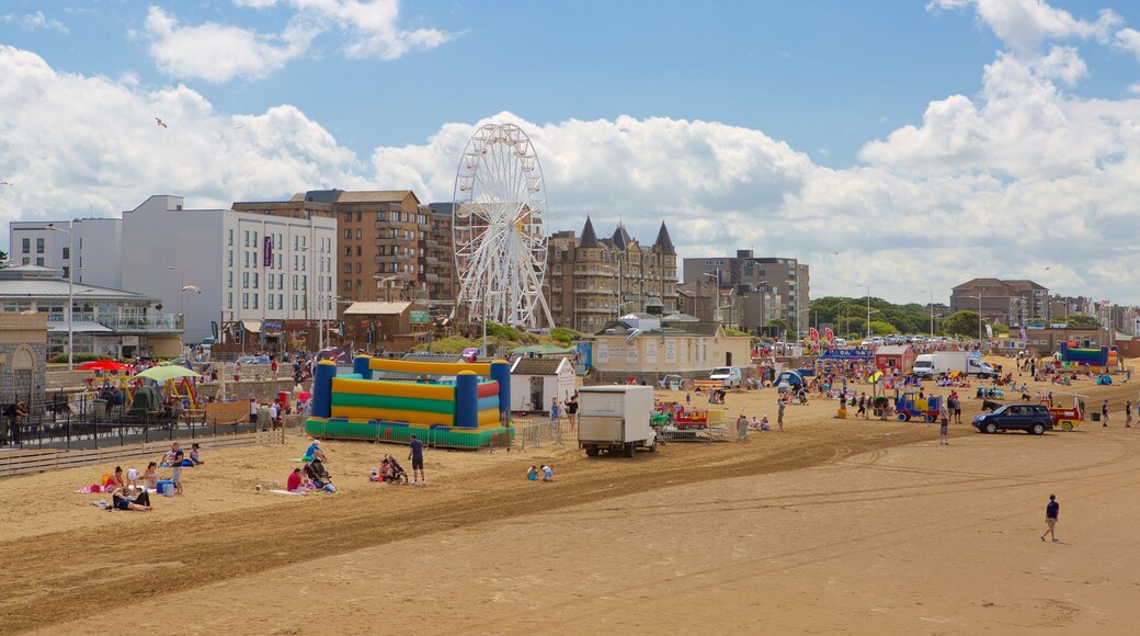 Weston-super-Mare qui includes ville côtière, plage de sable et festival