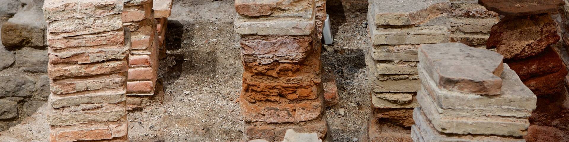 Roman Baths which includes interior views, heritage elements and a ruin