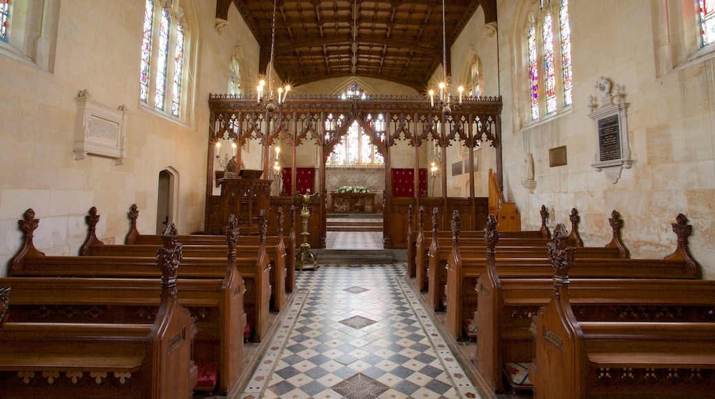 Sudeley slott presenterar religiösa element, interiörer och en kyrka eller katedral