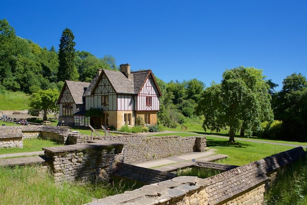 Chedworth Roman Villa montrant patrimoine historique, maison et parc