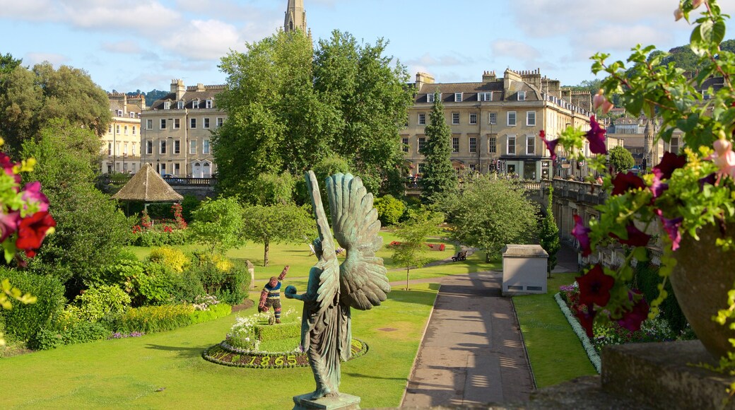 Parade Gardens qui includes statue ou sculpture, jardin et patrimoine historique