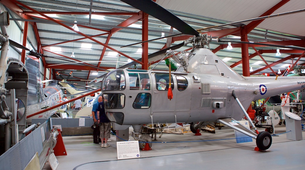 International Helicopter Museum montrant vues intérieures et avion