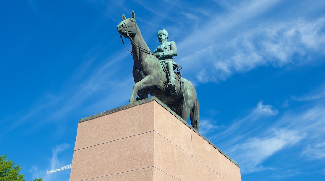 Mannerheim Statue som visar ett minnesmonument och en staty eller skulptur