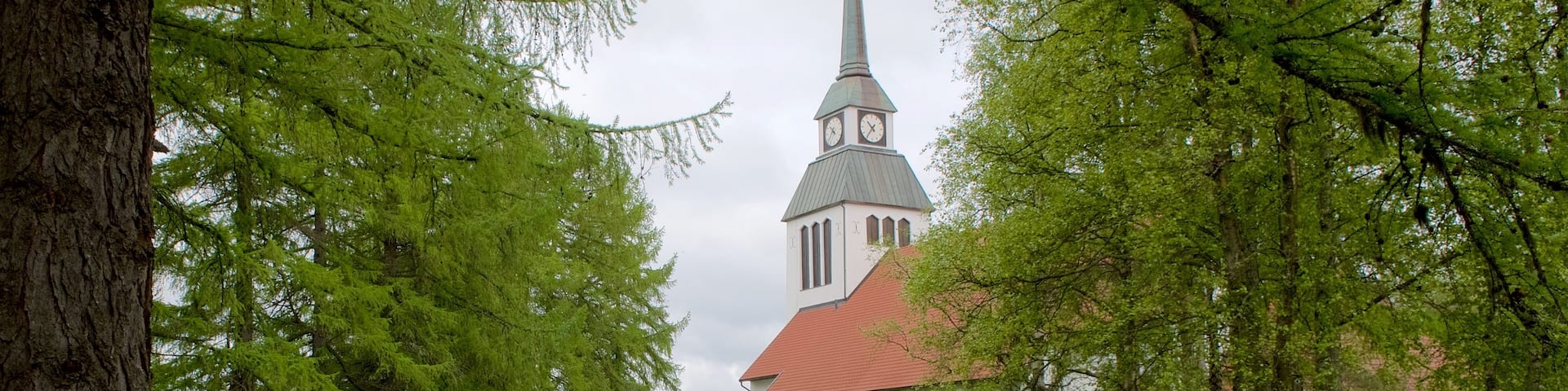 Kuusamo Church showing a park, religious elements and a church or cathedral