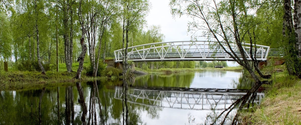 Kuusamo Park which includes forests, a bridge and a river or creek