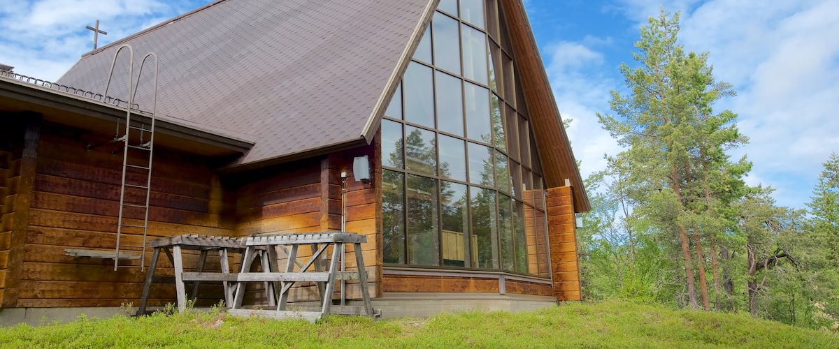 Saariselkä ofreciendo elementos religiosos y una iglesia o catedral