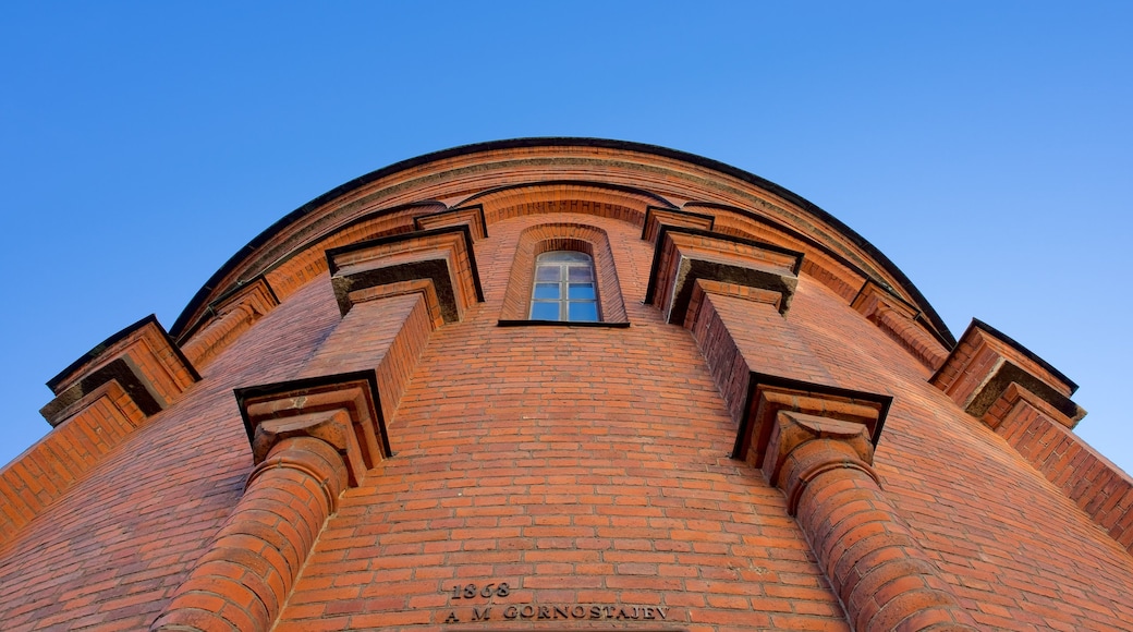 Uspenskij-katedralen som visar historisk arkitektur och en kyrka eller katedral