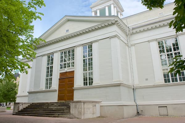Vieille église d\'Helsinki montrant éléments religieux, festival et église ou cathédrale
