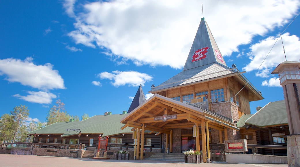 Rovaniemi que inclui uma praça ou plaza