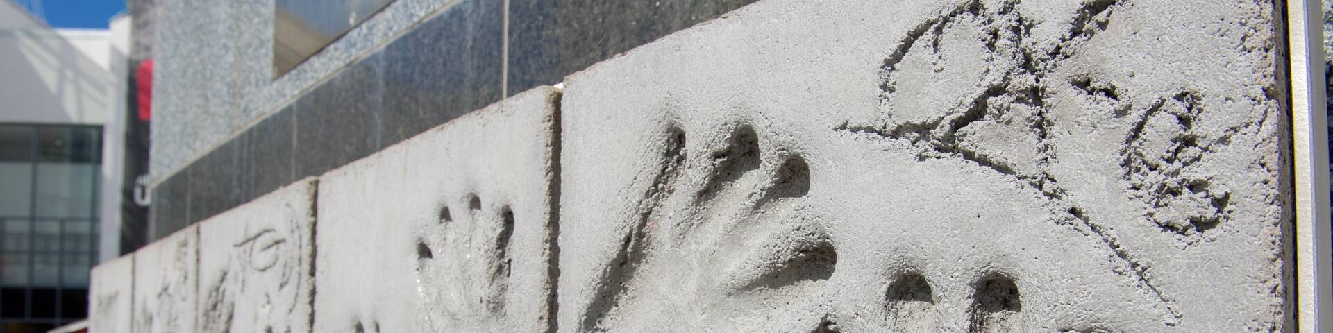 Lordi Square showing outdoor art