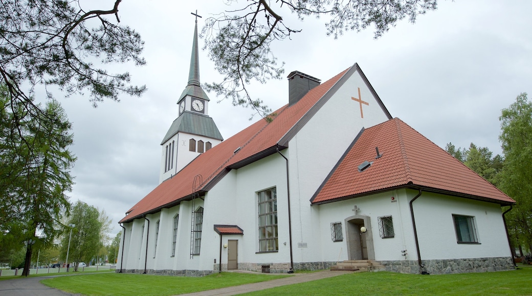 Iglesia de Kuusamo que incluye una iglesia o catedral y aspectos religiosos