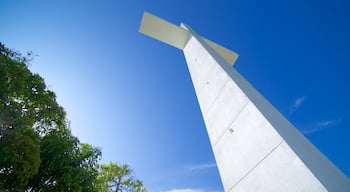 Capilla de la Paz inclusief een monument en religieuze elementen