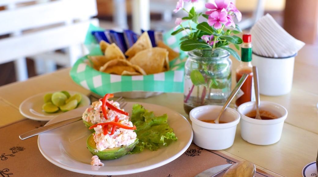 Puerto Escondido showing food