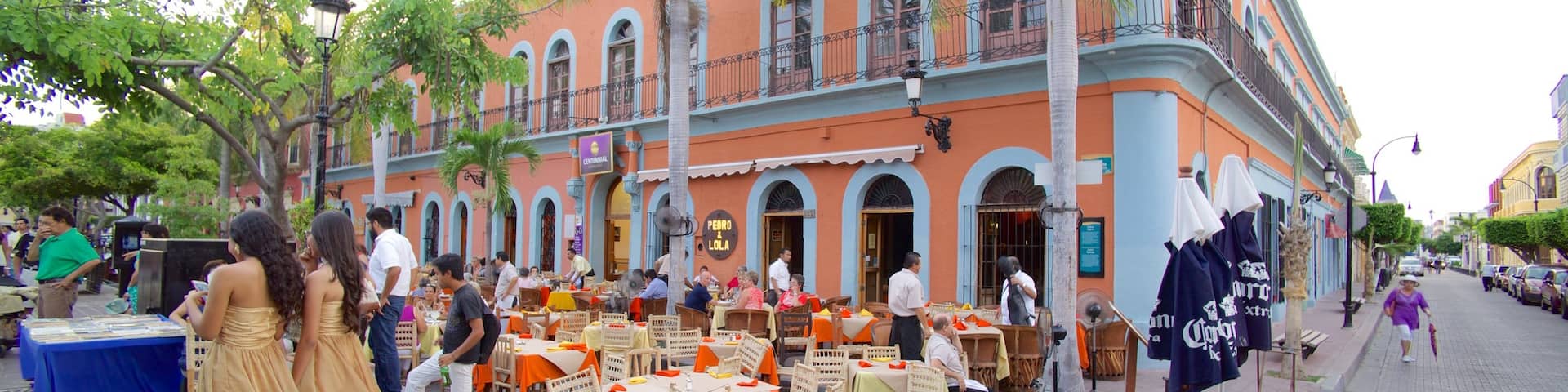 Plaza Machado featuring cafe lifestyle