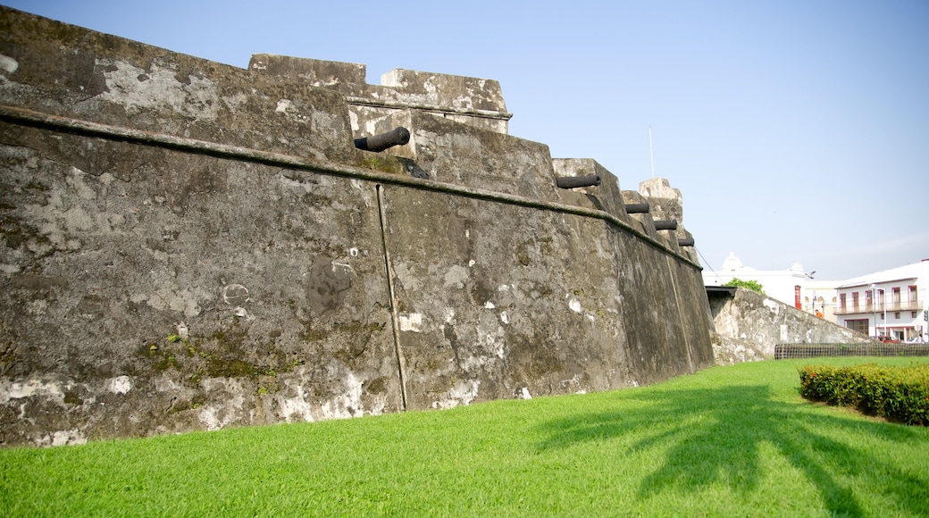 Museo del Bastione di Santiago che include oggetti d\'epoca