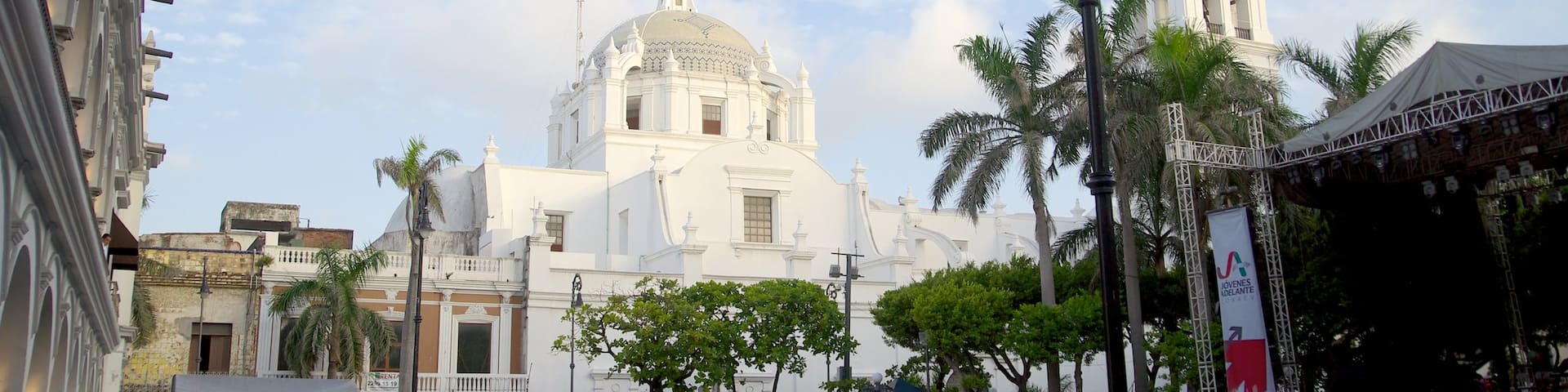 Veracruz Cathedral featuring performance art, a church or cathedral and a square or plaza