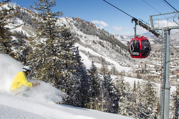 Snowmass which includes snow, snow skiing and a gondola