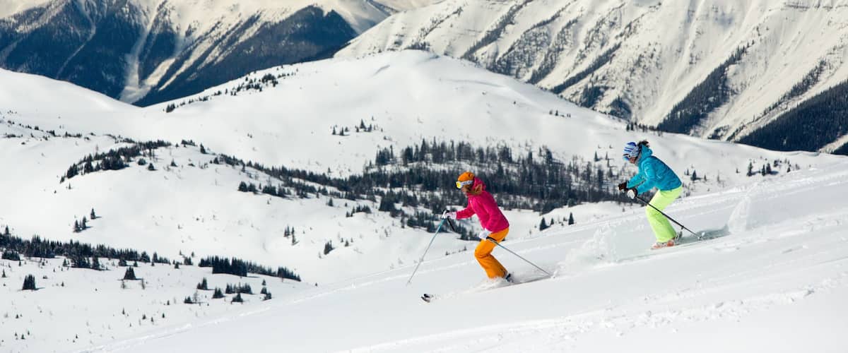 Sunshine Village showing snow, mountains and snow skiing