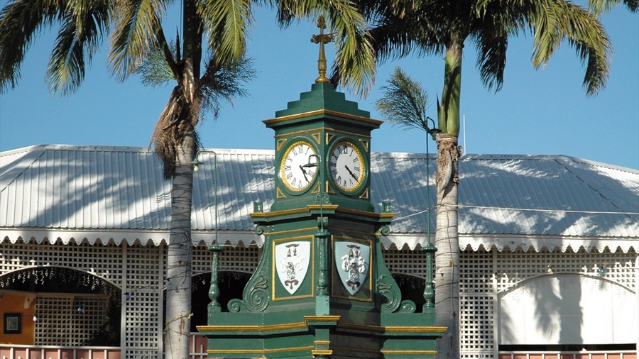 Basseterre featuring a monument