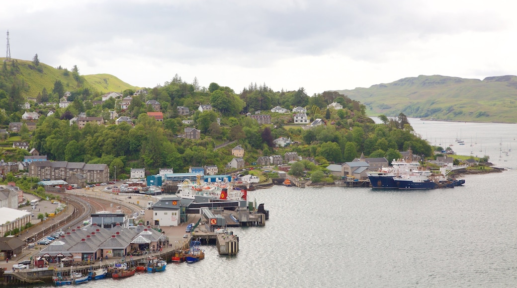 Oban showing a coastal town and a bay or harbour