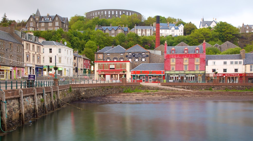 Oban mostrando una ciudad costera