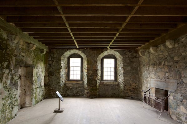 Château et chapelle de Dunstaffnage mettant en vedette patrimoine architectural, patrimoine historique et vues intérieures