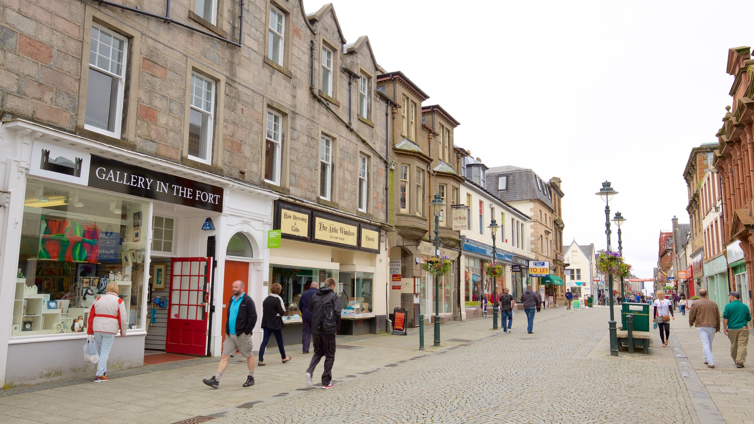 why do tourists visit fort william