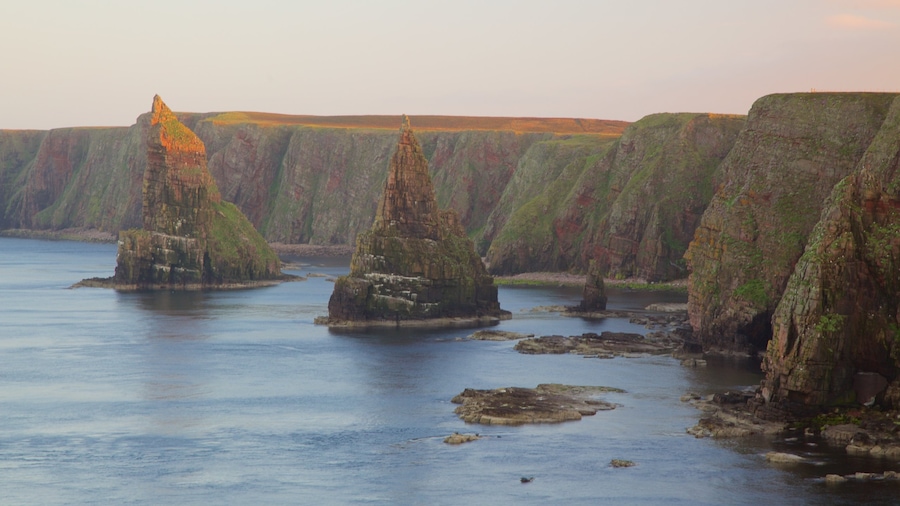 Duncansby Head featuring rugged coastline