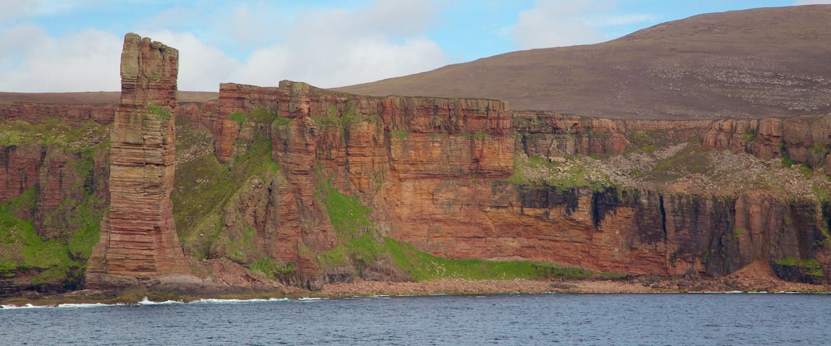 Old Man of Hoy ofreciendo costa escarpada