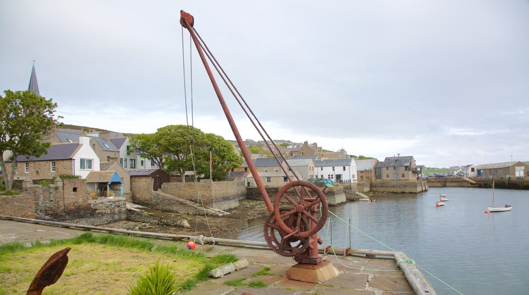 Stromness showing a coastal town and a bay or harbour