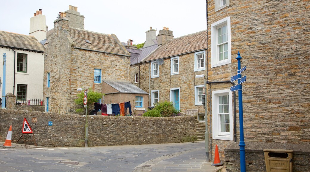 Stromness which includes street scenes