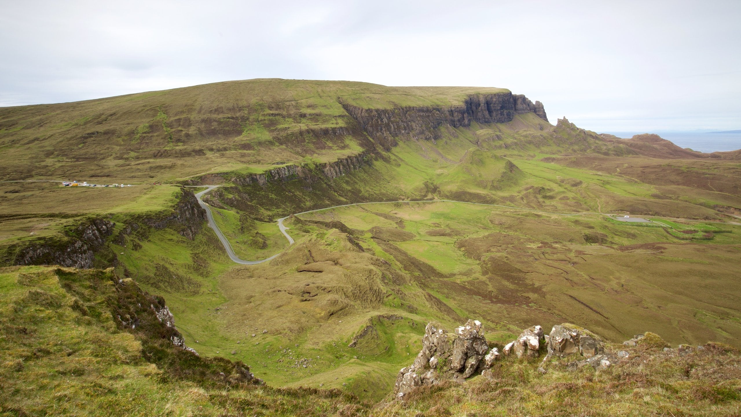 Quiraing showing mountains and tranquil scenes