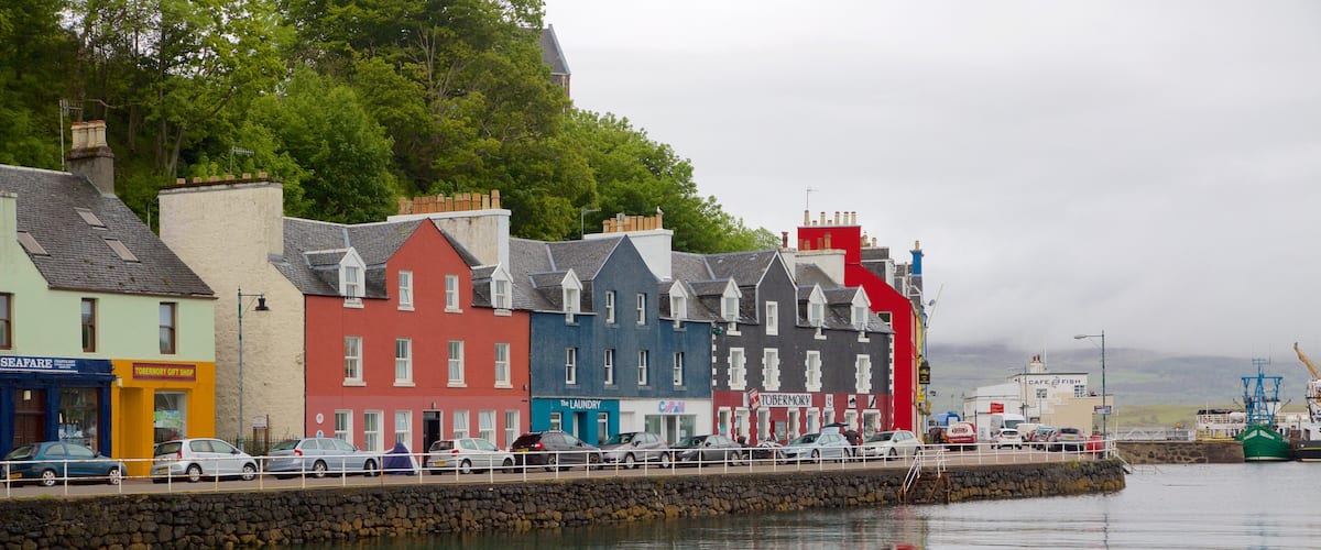 Isle of Mull mostrando una bahía o puerto y una ciudad costera