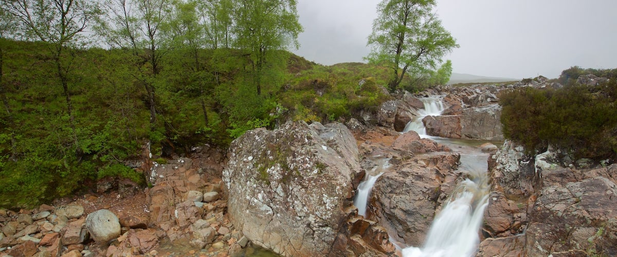 Glencoe que incluye escenas tranquilas y un río o arroyo