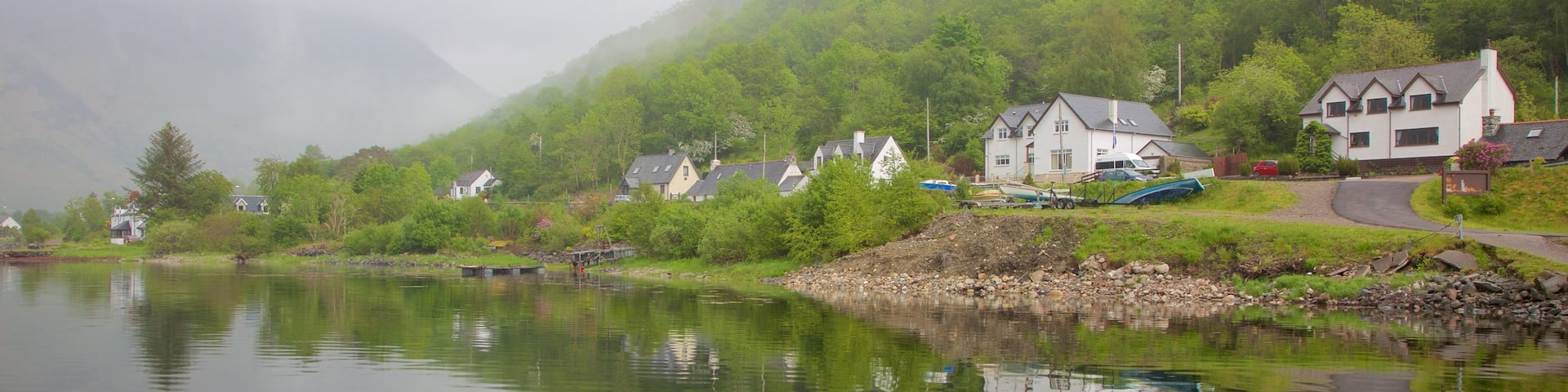 Glencoe which includes a lake or waterhole, a coastal town and general coastal views
