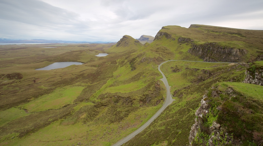 Quiraing which includes a pond, tranquil scenes and mountains