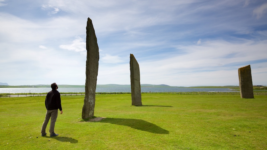 Standing Stones of Stenness showing tranquil scenes, a monument and general coastal views